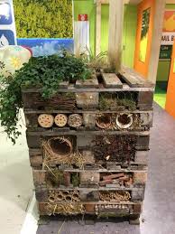 Tour A Insectes Jardins Hotel A Insectes Et Cabane A Insecte