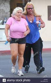 Duane Chapman Aka Dog The Bounty Hunter Zusammen Mit Seiner Frau Beth Smith Beendet Ein Sonnenstudio In West Hollywood Los Angeles California 07 11 12 Featuring Duane Chapman Aka Dog The Bounty Hunter
