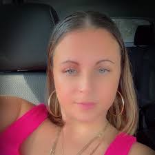 Janet Blakeslee's Instagram, Twitter & Facebook