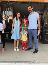 Asil nadir, asilkan nadir 1 mayıs 1941 tarihinde kıbrıs'ın lefke şehirinde, i̇rfan nadir ve safiye nadir'in ortanca çocuğu olarak doğdu. Dyned Balcova Asil Nadir Ilkokulu Mudurlugu 19 Mayis Facebook