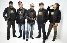 Lirik lagu lepaskanmu kerana terpaksa ukays mp3 terpopuler full album terlengkap. Lirik Lagu Terpaksa Ku Lepaskan Ukays Iluminasi