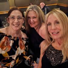 I thought I'd take a selfie since I actually put makeup 💄