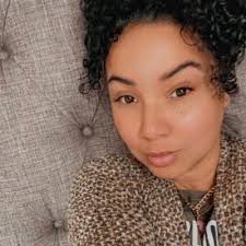 Lori Basham's Instagram, Twitter & Facebook