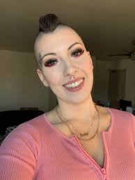 Hi my name is Kim. I am a professional bridal makeup artist located in the  metro Detroit area. I'd love to be considered for your special event.  Please message me! Thank you!