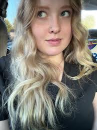 You know me🥱 #blonde #worklife #pretty #whitesmile #hospital #fypp #scrubs