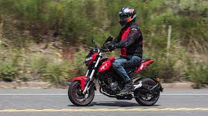 Benelli tnt 135 can runs 0 km per hour and it burns fuel 50 km per liter (approx). 2018 Benelli Tnt 135 Review 12 Fast Facts
