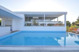 V zahradě bazén, lehátka a slunečníky zdarma, osušky oproti kauci. Evita Mare Hotel Prices Reviews Faliraki Greece Tripadvisor