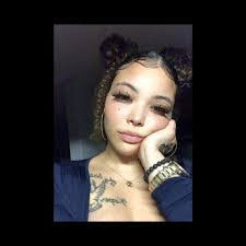 Kris Horne's Instagram, Twitter & Facebook