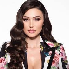 Isabel Bradley's Instagram, Twitter & Facebook