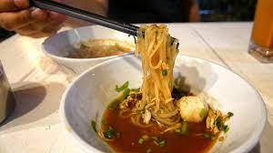 During my visit to amphawa boat noodle, it was offering its noodles at just rn1.90 per bowl for five different types including the amphawa chicken boat noodle, rangsit chicken boat noodle. Amphawa Boat Noodle Experience Thai Boat Noodle In Jb