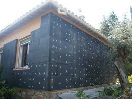 Isoler un mur par l'extérieur présente le triple avantage d'éviter tous travaux dans la surface habitable, de vous faire réaliser des économies d'énergie tou. Comment Isoler Les Murs De Ma Maison Comment Isoler Com