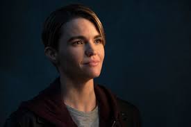 Batwoman acababa de concluir con su primera temporada en the cw, pero ahora, el arrowverse tendrá que conseguir otra actriz para llenar los zapatos de esta icónica heroína. Ruby Rose Exits The Cw S Batwoman Dc Series To Recast Iconic Lead Role For Season 2 Deadline