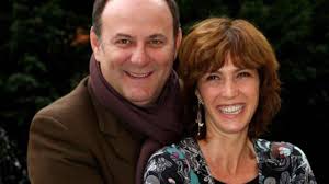 C'è chi dice che non sono i genitori a far crescere i figli, ma i figli a far crescere i genitori». Maria Amelia Monti Chi E Moglie Di Gerry Scotti Per Anni