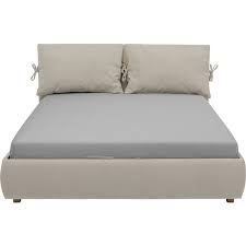 Measuring a whopping 180cm x 200cm the super kingsize has the same width as two single beds. Bed Szenario Cream 180x200 Cm Kare Design