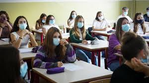 Situace ve školách se − přinejmenším pokud jde o roušky − mění každý den. Prulom Reditel Za Nenoseni Rousek Ve Skole Nezodpovida Uznala Hygiena V Pripadu Semilske Skoly Hospodarske Noviny Ihned Cz