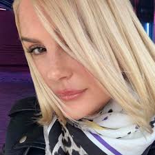 Ychwanegodd Salome Breziner Wyman...