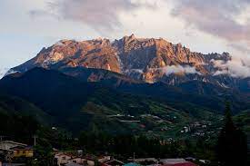 Nah, gunung yang masih aktif sampai sekarang misalnya gunung merapi yang. Gunung Kinabalu Wikipedia Bahasa Melayu Ensiklopedia Bebas
