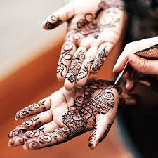 Lotus flower henna tattoos on wrist. Die Schonsten Vorlagen Und Ideen Fur Dein Henna Tattoo Cosmopolitan