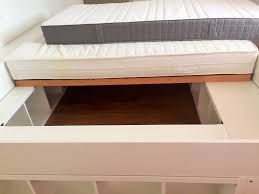 Familienbett bauen, diy bett bauen, wir bauen ein familienbett für 5, bauanleitung für familienbett, bedürfnisorientiert schlafen, familienbett, fb bauen, 2,80x2,00m und ihr mann haben für sich und ihr. Familienbett Einfach Selber Bauen So Klappts Mama Mal 3 Familienbett Bauen Familien Bett Kallax Bett