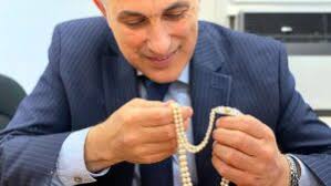 Do Diamonds Sparkle Rainbow Colors?