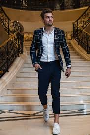 Der fotograf stellt für sie eine diashow . Jonas Maier Influencer Male Model Fashion Lifestyle Fitness Travel Fiv Magazine
