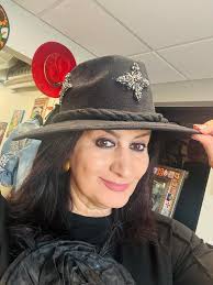 Hi all! I just wanted to introduce myself and share a photo I took. My name  is Samira Jabbar owner SAMIRA'S World Boutique located inside TLAQUEPAQUE  plaza suite # 129 Peoria