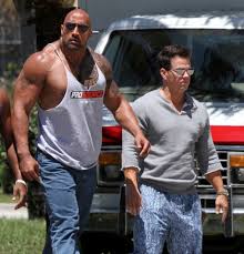 Dwayne johnson lässt muskeln wachsen bild: Findet Ihr Das Man Diesen Korper Natural Kriegen Kann Fitness Athletik The Rock