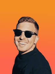 Aaron Hoppe's Instagram, Twitter & Facebook