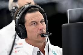 Toto Wolff súlyos kritikát kapott Adrian Newey miatt