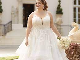 11 Best Wedding Dress Styles For Plus Sizes