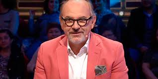 Es recordado por sus roles de comedia tanto en teleseries de tvn como de canal 13 y su permanente incursión en programas de humor de la ex señal católica en la década de los ochenta y noventa. Luis Gnecco Se Reencuentra Con Su Hijo Tras Estar Hospitalizado