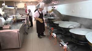 En las cocinas industriales se instalan equipos. Fomento Y Difusion De La Seguridad Y Salud En Cocinas Bares Y Restaurantes Youtube