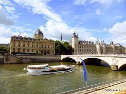 The salle des gardes (guards room) and the immense salle des gens d'armes (hall of the soldiers), built under king philip the fair. Conciergerie In Paris Conciergerie Palace In Paris Reincarnation In A Prison