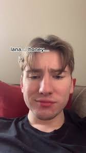 tell me why she fit a whole essay into that bar #lanadelrey