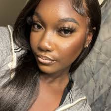 Elnora Reyes's Instagram, Twitter & Facebook