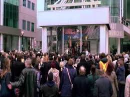 Juego macabro un hombre llamado adam se despierta encadenado a un tubo oxidado dentro de una decrépita cámara subterránea. El Juego Del Miedo 7 Youtube