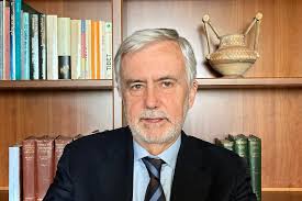 La mia Ellade. Il libro di Capuani per cancellare la profanazione parigina 