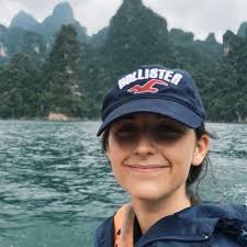 Stephanie Aron's Instagram, Twitter & Facebook