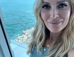 Lexi Belle Pregnant 项目:: Photos, videos, logos, illustrations and branding  :: Behance