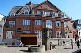 Durch fusion mit der volksbank pinneberg/elmshorn wurde die vr bank in holstein ins leben gerufen. Vr Bank Schliesst Filialen In Trappenkamp Und Grossenaspe