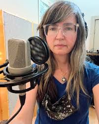 Leslie Sisson's Instagram, Twitter & Facebook