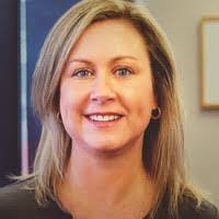 Lauri Walker's Instagram, Twitter & Facebook