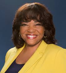 Sharon Mckenzie's Instagram, Twitter & Facebook