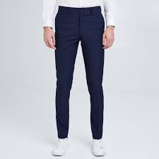 Il accompagne alors une paire de baskets à on peut aussi mêler élégance et décontraction en associant un slim façon chino avec une paire de boots lacée, un polo et une veste de costume. Pantalon De Costume Slim Jules