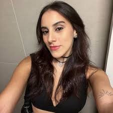 Laura Vale (@lauravalee_)