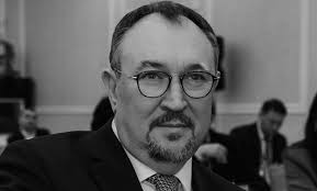 The story of the old woman in a "bathrobe"