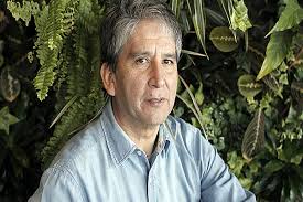 El intérprete, que ha participado en teleseries como pacto de sangre y el circo de las montini, vive en la comuna de la reina. Emilio Sutherland Y Su Familia Fueron Victimas De Violento Asalto Chicureo Hoy