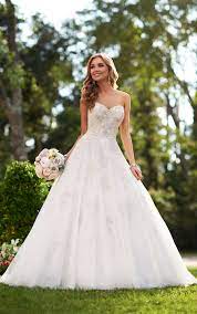 Heute haben damen mit kurven mehr hochzeitskleidungsoptionen als je zuvor. Brautkleider Silber Brautkleider Stella York