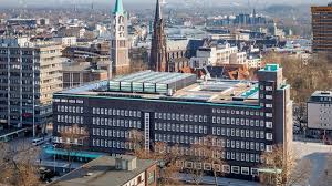 Ursprünglich war das haus multifunktional (büros, hotel, gastronomie, ladenlokale, konzertsaal u.w.) geplant. Hans Sachs Haus