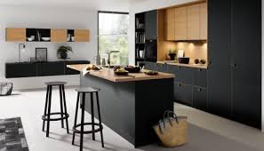 Deco Cuisine Meubles De Cuisines Peinture Carrelage Deco Fr M6 Deco Fr En 2020 Cuisine Noire Et Bois Design De Cuisine Moderne Interieur De Cuisine